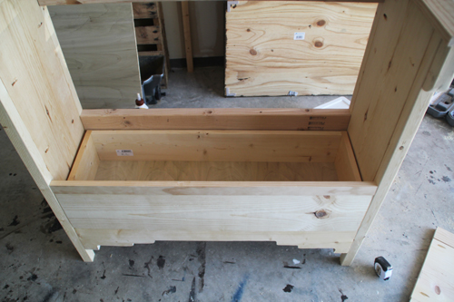 How to install a wooden drawer