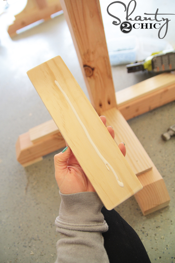 apply-glue-to-wood-blocks