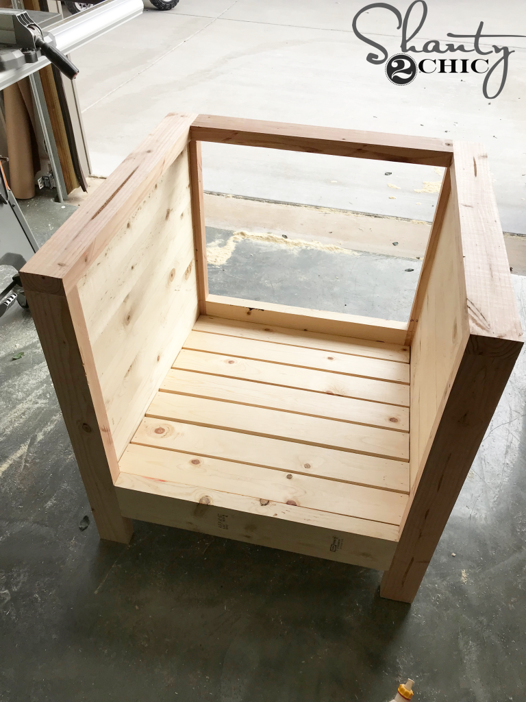 DIY Farmhouse Club Chair - seat slats