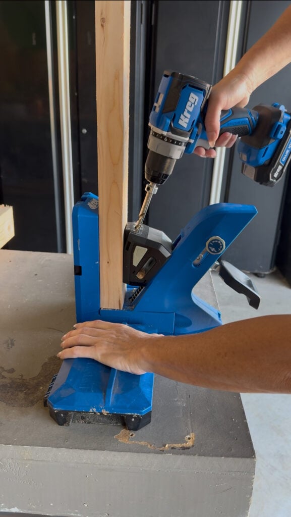 Drilling pocket holes with Kreg Jig 720Pro and Kreg 20 Volt Ionic Drive Drill.